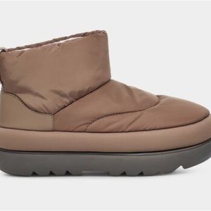 Ugg maxi mini in chestnut— size 6